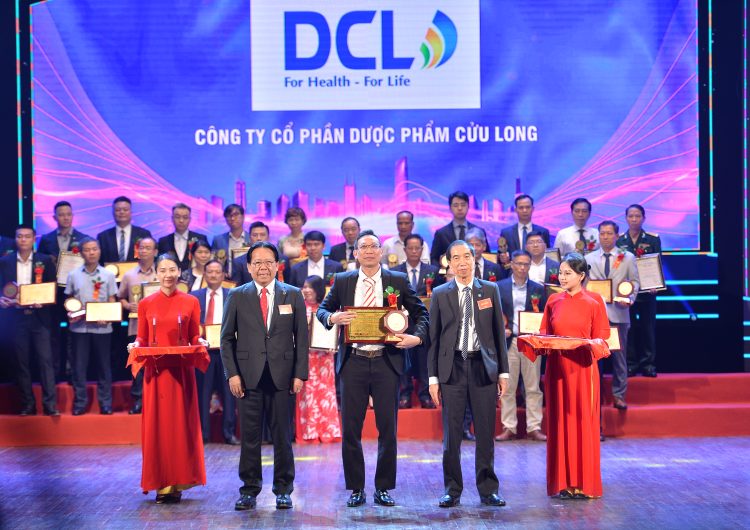 Duoc Cuu Long has been honored with the title of Top 10 Robustly Developing Enterprises of the year 2024